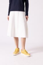 חצאית סריג לבנה וגסקה