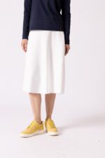 חצאית סריג לבנה וגסקה