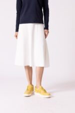 חצאית סריג לבנה וגסקה