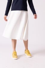 חצאית סריג לבנה וגסקה