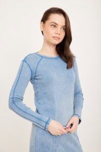 חולצת ריבס בייסיק ג'ינס בהיר