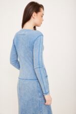 חולצת ריבס בייסיק ג'ינס בהיר