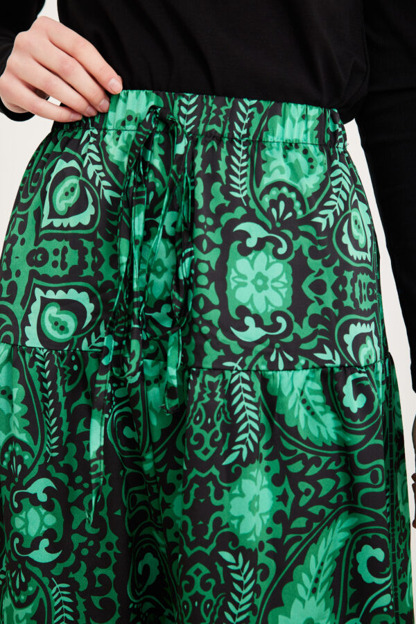 חצאית סאטן קומות ירוקה