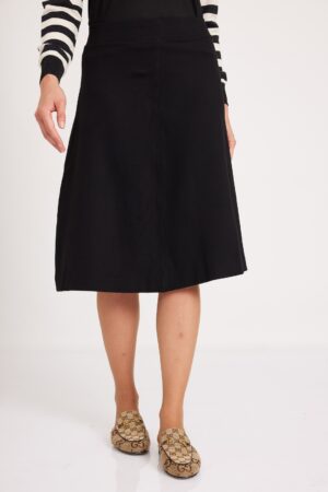 כיסוי ישבן שחור עם גזרה חינמית, אופנתיות וקלות ללבישה, אופנה נוחה ללבוש אורדמן.