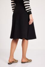 חצאית שחורה אטומה לאורח חיים נוח ואלגנטי, מבית אופנה נוח ללבוש אורדמן.