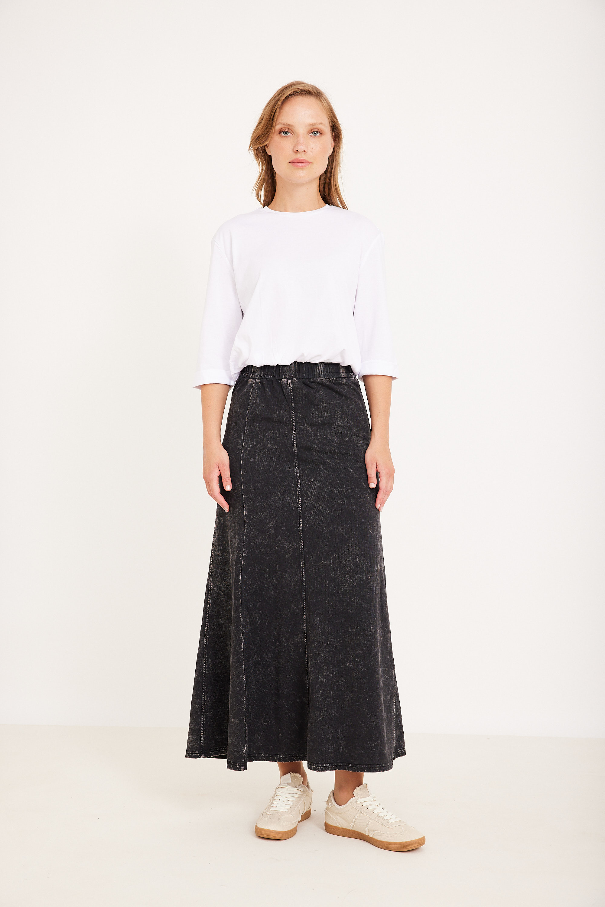 חולצת בייסיק כיווץ לבן חולצה לבנה ארוכה לנשים של מותג אורדמן אופנה נוחה ללבוש.