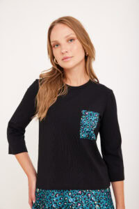 חולצת בייסיק כיס סאטן צבעוני