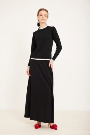 רקע לבוש אופנה אלגנטית נוחה לנשים, חליפה שחורה ומטריפה.