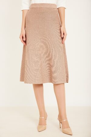 חצאית מיני באורך מתולתל עם גזרה מחמיאה לנוחות וסטייל אופנה נשית ליום-יום.