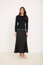 ארטיק לנשים באופנה נוחה ואלגנטית מבית אורדמן, מחליפה מראה יומיומי עם נוחות מרבית.