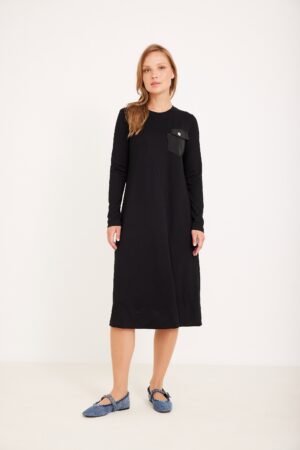 שמלת חורף אופנתית לנשים, נוחה ללבוש ולשדרוג מראה מדי יום.