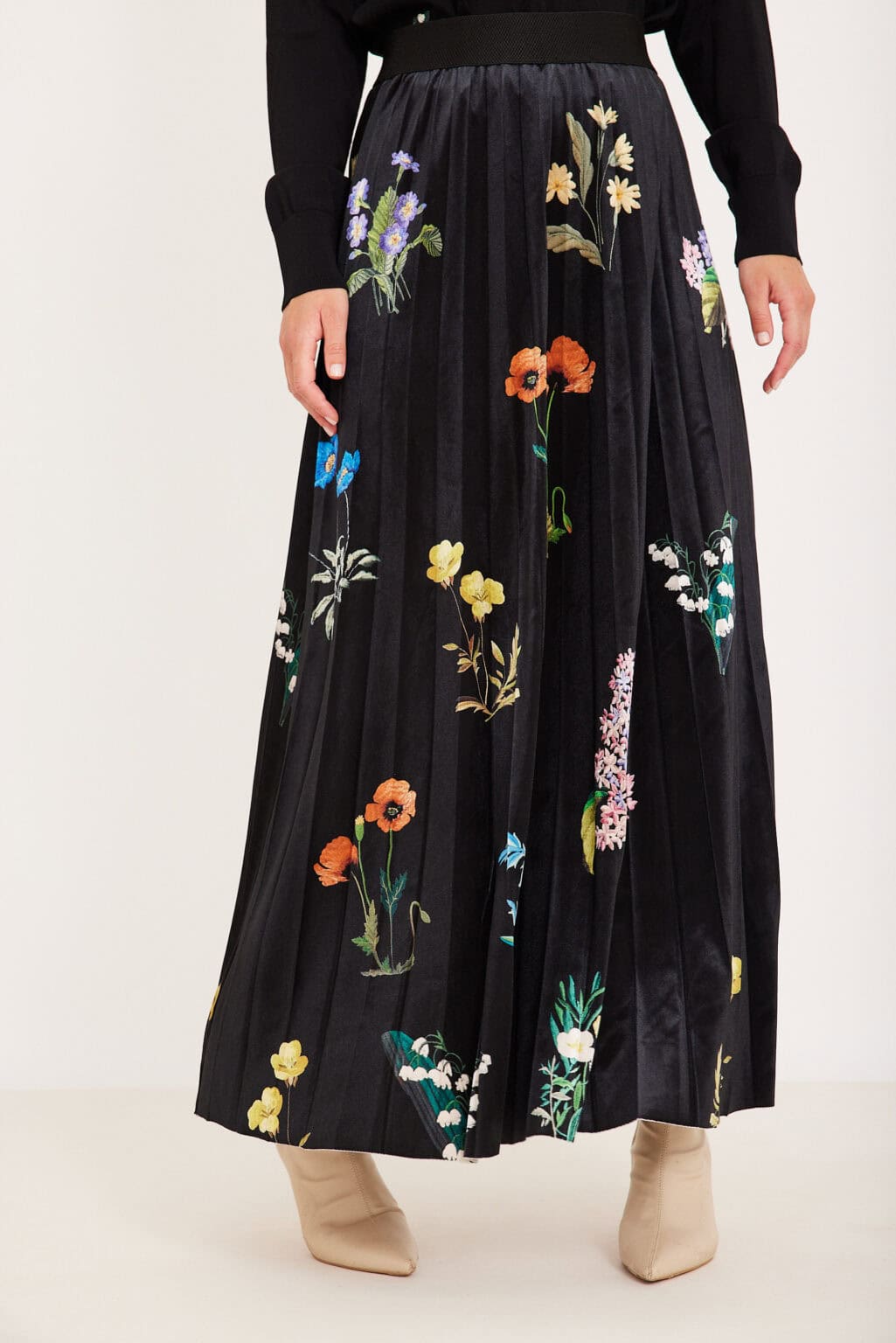 פרטי קובץ תמונה: floral-pleated-maxi-skirt-black.jpg.
