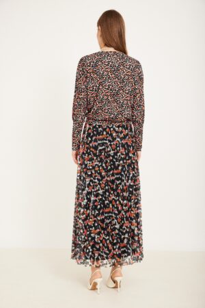 רקע אופנה נשית במראה צבעוני ואופנתי.