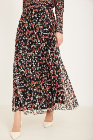 רצפה עם חצאית מעטפת פרחונית מודרנית לאירועים מיוחדים.