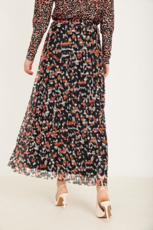 רייקי אורך מלא עם דוגמה פרחונית צבעונית, נשים אופנתיות ואלגנטיות.