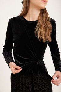 מעיל קטיפה שחור לנשים, אופנה נוחה ללבוש, פריט אלגנטי ומרשים לאירועים ויום-יום.