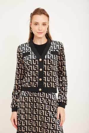 חולצת סווטשירט אלגנטית בשחור ולבן, אופנה נוחה ללבוש, עיצוב אופנתי לנשים בכל הגילאים.