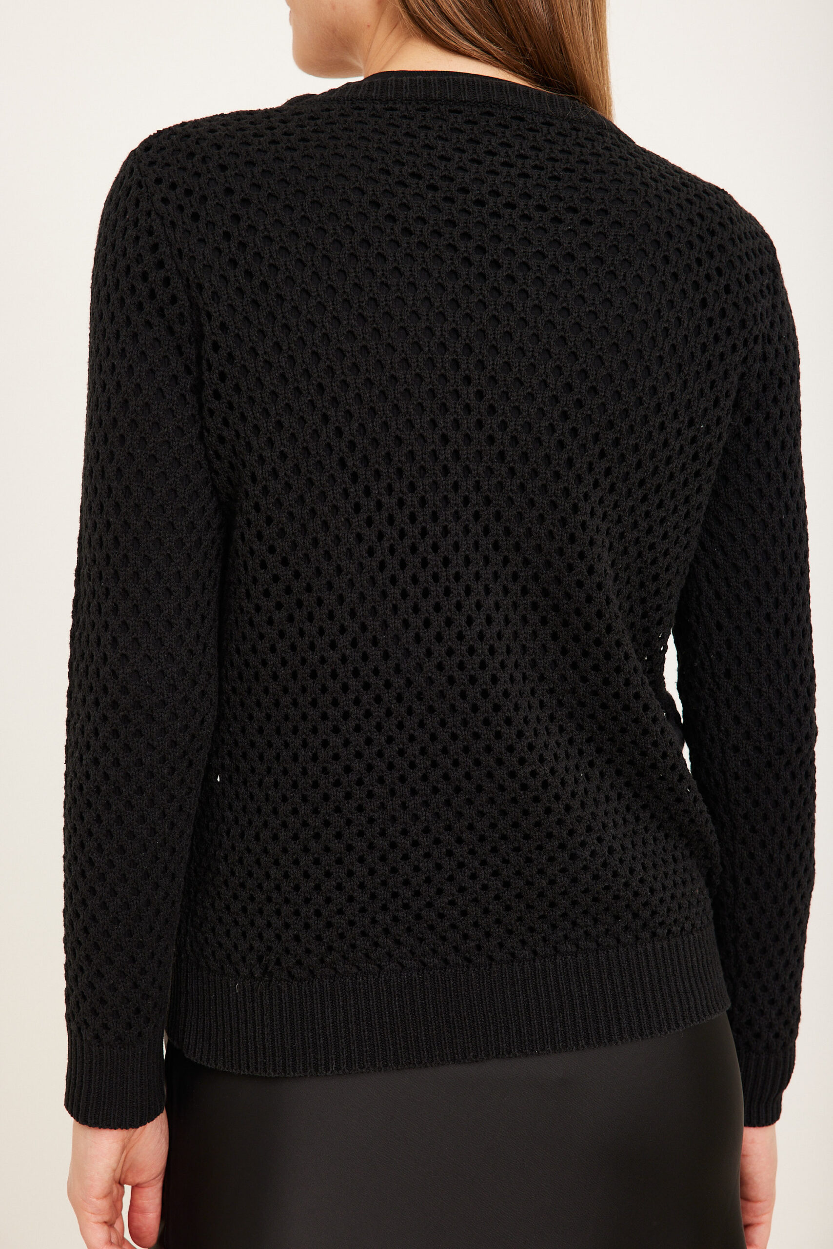 סריג חורים שחור ר sweater שחור נוח ללבוש, אופנה מתאימה לכל עונה.