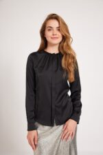 בגדי אופנה נוחים ללבישה לנשים, חולצה שחורה עמידה ומסוגננת אורדמן.