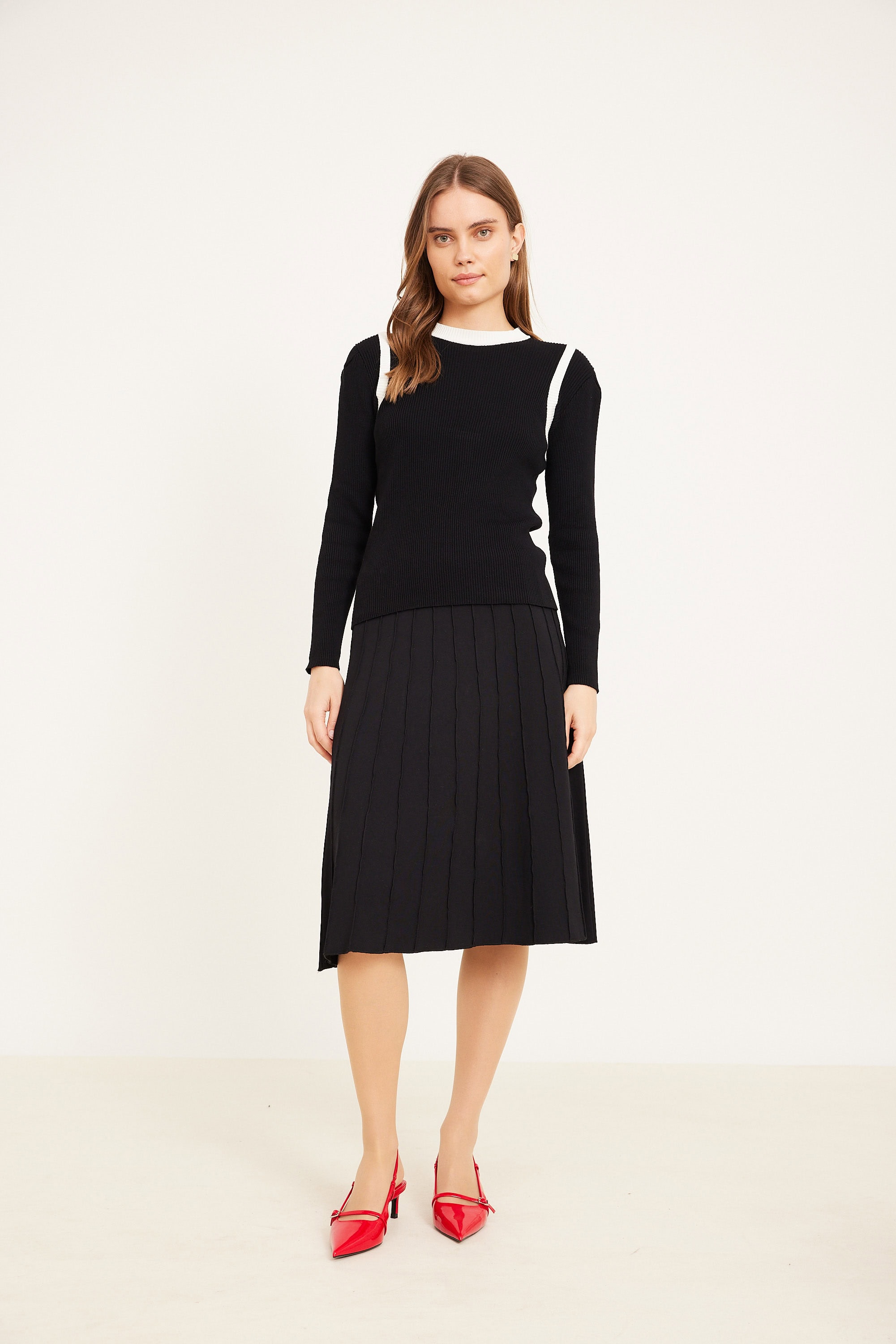 סריג אפודה שחור סריג אפודה שחור