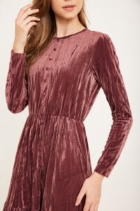 שמלת קטיפה כחול כפתורים