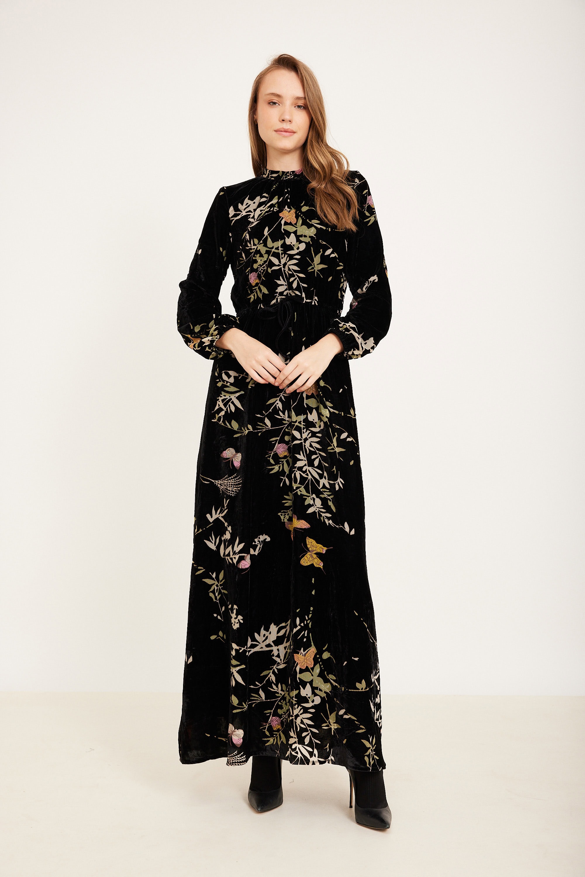 שמלת קטיפה צרובה פרפרים שמלת קטיפה צרובה פרפרים