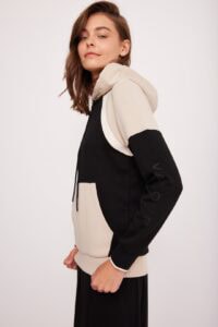 חליפת קורדרוי אופנתית לנשים, נוחה ללבוש, בבגד אופנתי ומרשים, מושלמת ליומיום ולפעילות ספורטיבית.