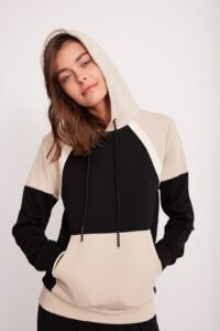 רצועת סוודר עם כובע אטום ונוח ללבוש, אופנה נוחה וצעירה, עבור נשים, בצבע בז' ושחור.