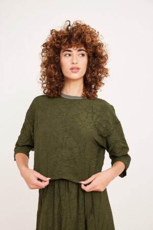 חולצה מקומטת ירוק זית