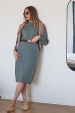 שמלת קזואל אופנתית לנשים באורדמן, נוחה ללבוש ומעוצבת באופנה מודרנית.