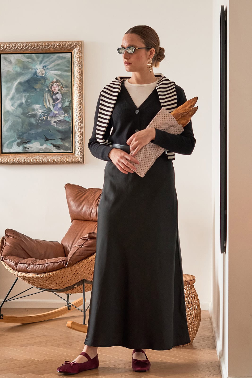 קרדיגן שחור חולצה שחורה ארוכה באורדמן אופנה נוחה ללבוש.