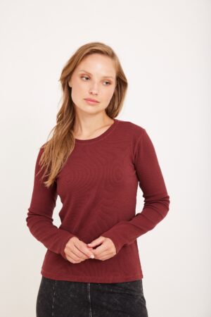 עליונה אדומה נוחה ללבוש אופנה אורדמן.