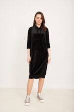 שמלת ספורט אופנתית עם גאטה שחורה, לנוחות ביום יום, של אורדמן.