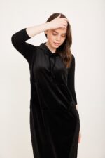 זוהר לחורף שמלה שחורה נוחה ואופנתית עם כיסים, תפרים ומראה אלגנטי, מתאימה ללבוש יומיומי באורדמן אופנה שנוח ללבוש.