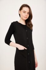 חיג׳אב אופנתי לנשים מבד נושם ונוח.