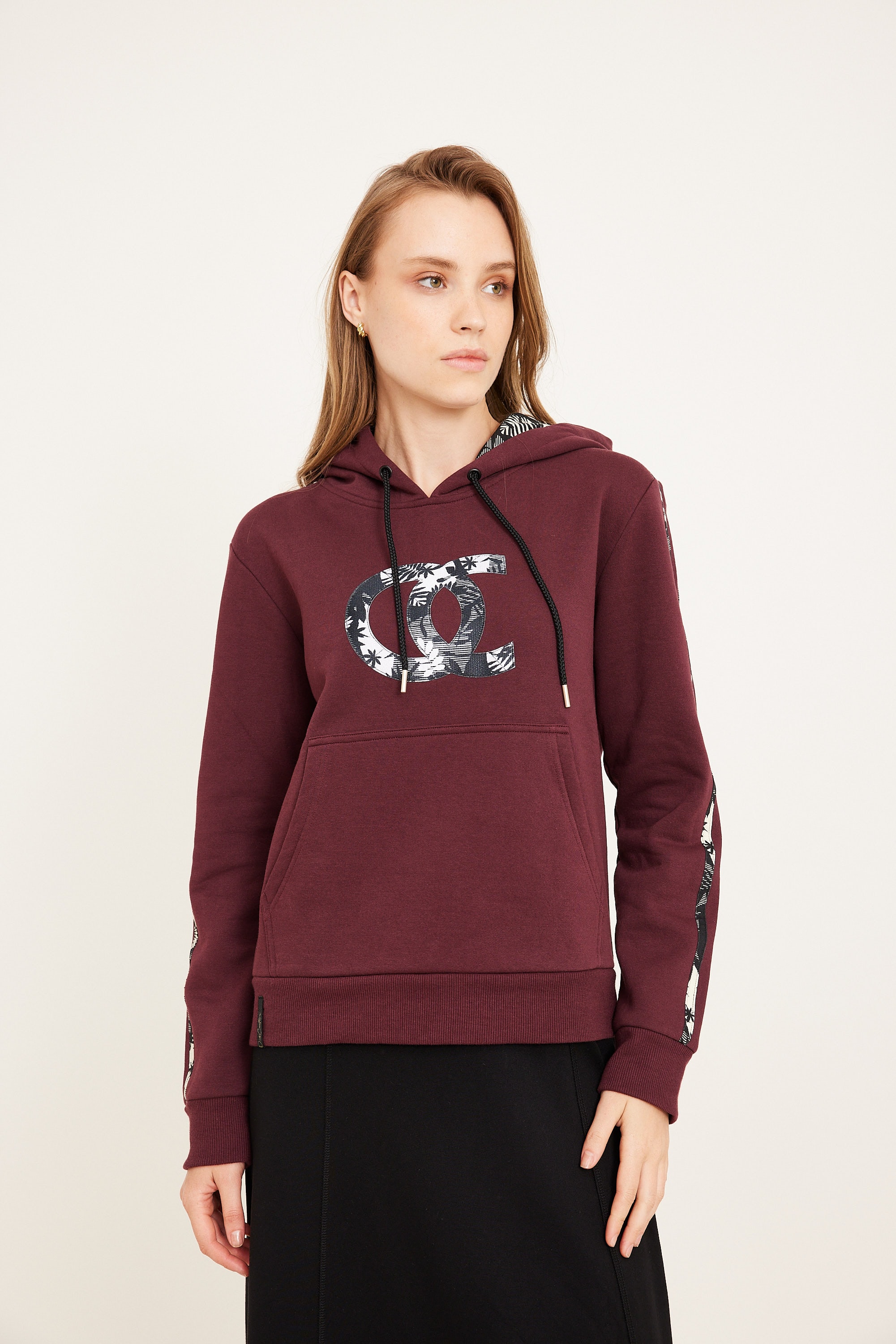 קפוצ'ון פוטר פרחים בורדו קפוצ'ון פוטר פרחים בורדו