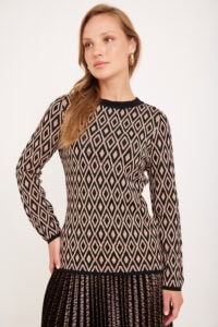 רשום לוגו אופנה נוח ללבוש, אופנת נשים אלגנטית ויוקרתית.