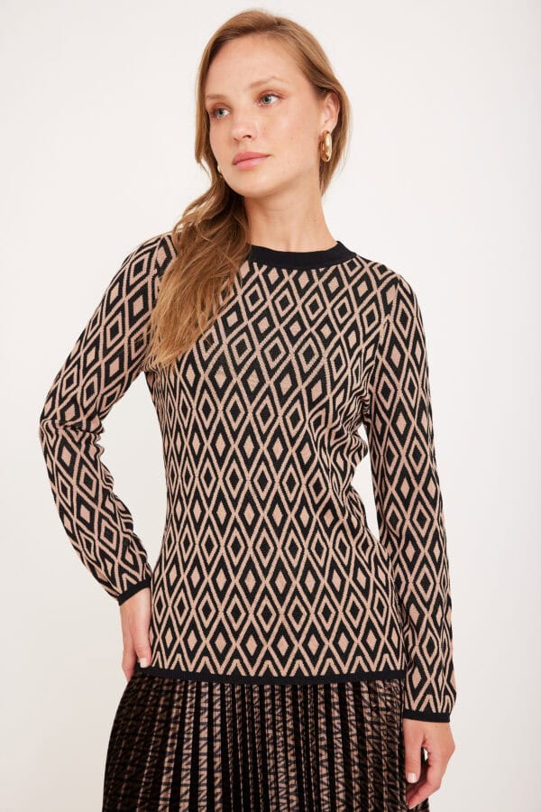 רשום לוגו אופנה נוח ללבוש, אופנת נשים אלגנטית ויוקרתית.