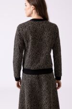 מעילי סרוג אופנתי לנשים, נוח ללבוש ומושלם להופעה ייחודית.