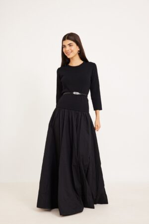 חולצת קרפ עם מראה אלגנטי וקליל, עוצבה לנוחות וסטייל בכל עונה.