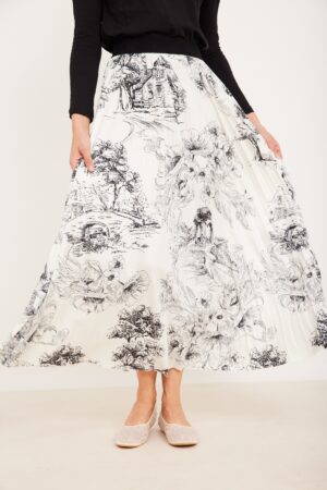 שמלצת אורך מלא עם דפוס נוף פרחים בשחור ולבן, אלגנטי ושיקי.