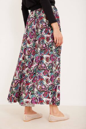 קליפת תפריטים צבעונית עם עיצוב פרחים ופרטים באורבק, אופנת נוח ללבוש.