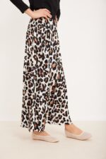 שמלחה פרחונית באורך מלא לנוחות וסטייל אופנתי.