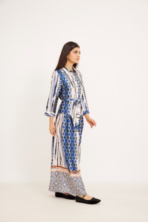 רכב תלבושת אלגנטית נוחה ללבישה, עיצוב אופנה נשית באורדמן.