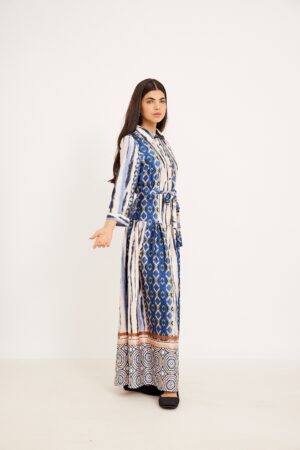 שמלת מכנסיים מרוקאית אופנתית עם הדפסים צבעוניים לנוחות ולסטייל.