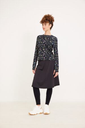 אוט תרגיל אופנה נוחה ללבוש, בגד עליונה פרחים שחור אופנתית.