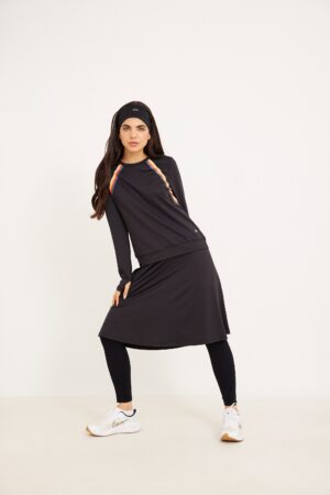 נעלי ספורט נוחות עם עיצוב אופנתי לנשים.