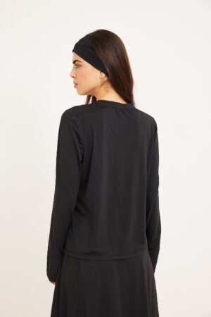 רוכבת אופנה נוחה ללבוש, בגדי ספורט שחורים לנשים, נוחות וסטייל, אופנת אורדמן.