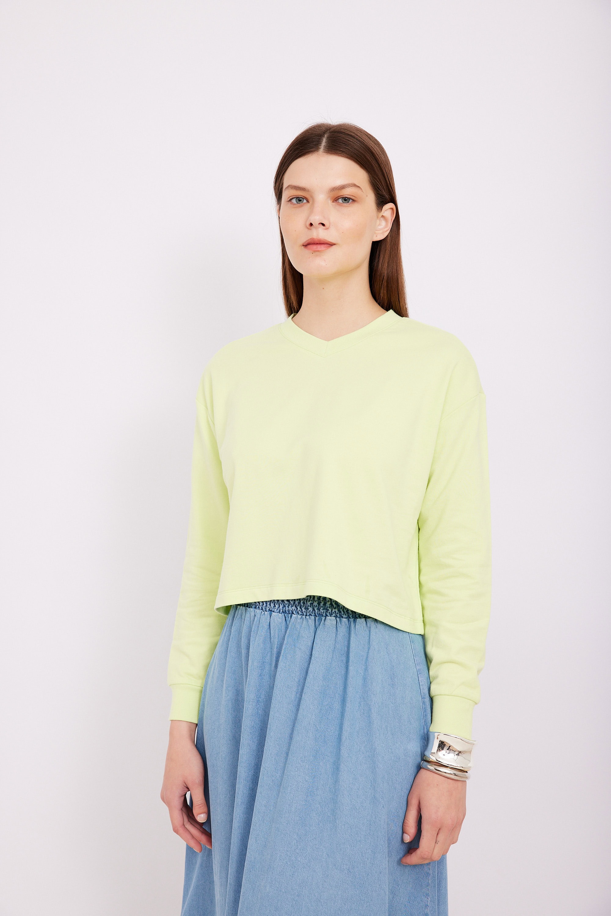 ORDMAN_110325_11041 חולצת קרופ ירוקה – תמונה 1