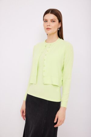 חולצת סריג בצבע ליים בייבי עם כפתורים לנשים, אופנה נוחה ואלגנטית.